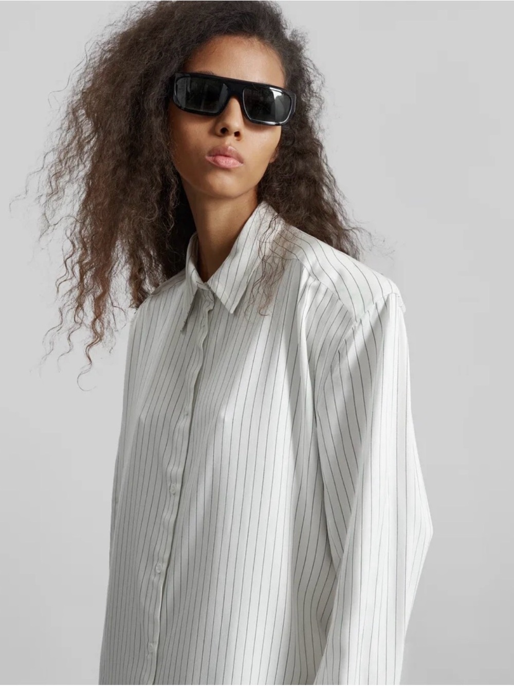 Dkny Men’s White Button-Down Shirt with Black Pinstripes